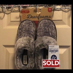 SOLD - Dearfoams Slippers